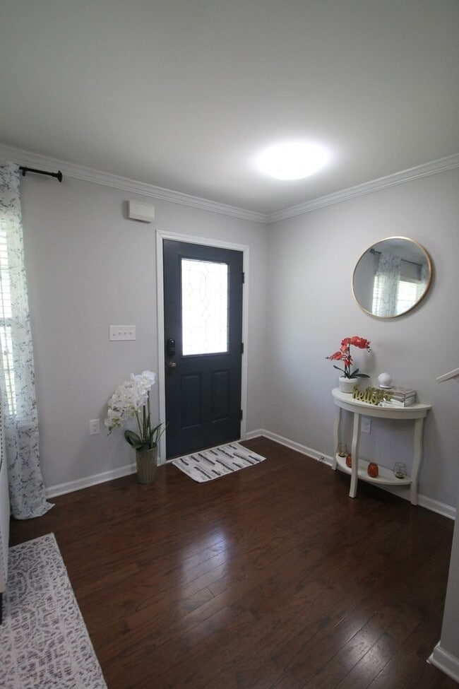 Building Photo - Exclusively Offered By Muse Realty Rentals...