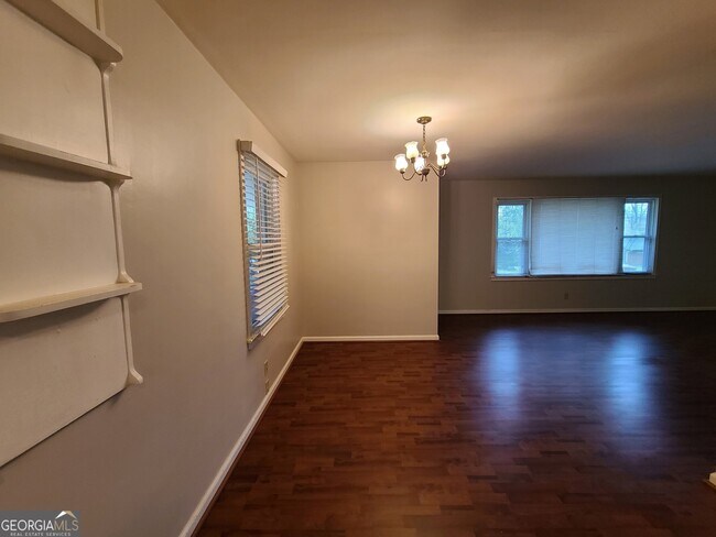 Foto del edificio - 2691 Fernwood Ave