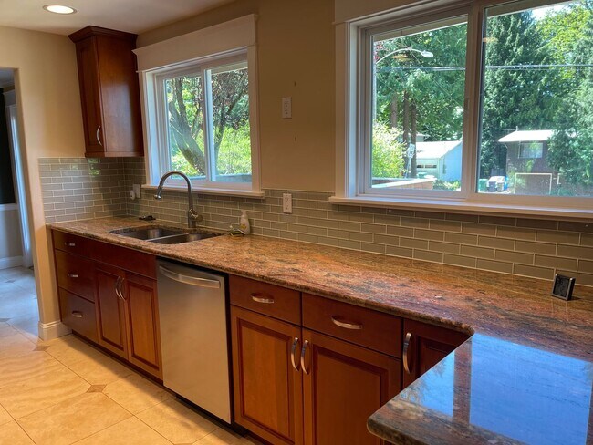 Foto del edificio - Well maintained 4bd Issaquah home!