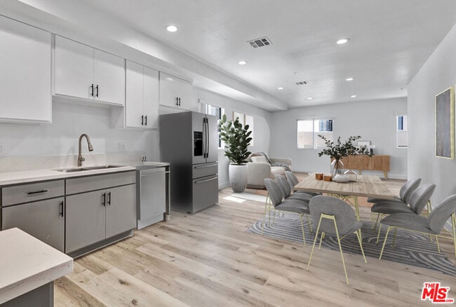 Foto del edificio - 4643 W 18th St