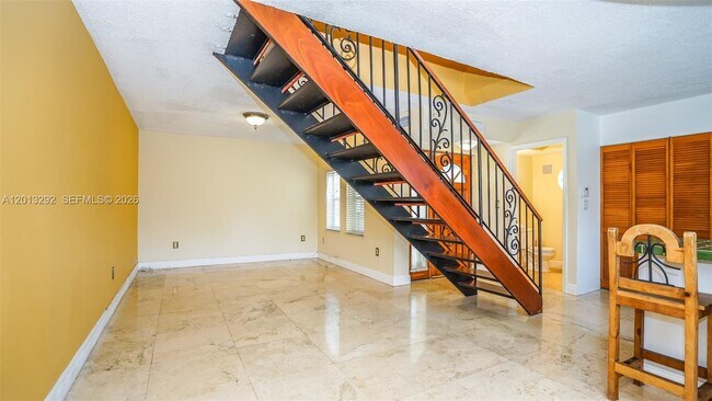 Foto del edificio - 3356 Bird Ave