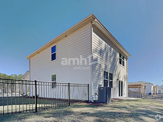 Building Photo - 311 W Cartess