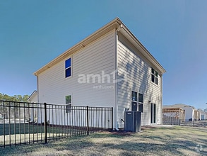 Building Photo - 311 W Cartess