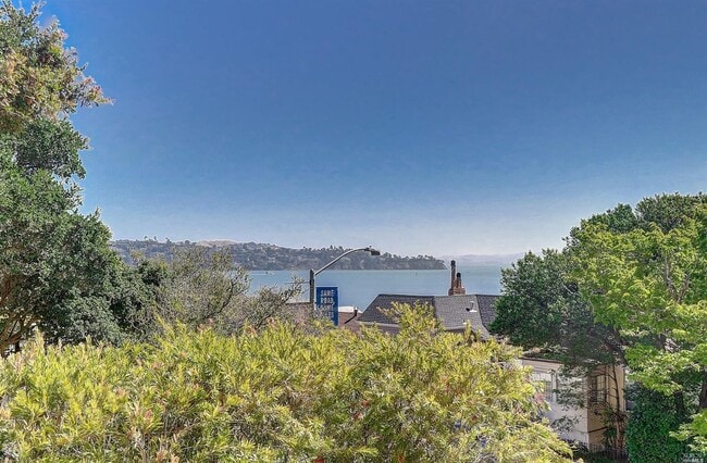 Building Photo - Spacious Sausalito Unit w/ Beautiful Cherr...