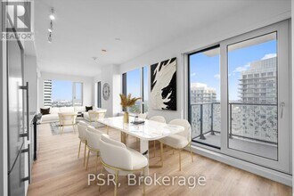 Building Photo - 101 Roehampton Ave