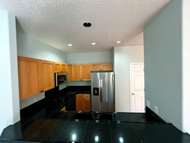 Building Photo - Elegant Arbor Townhome with Open Kitchen, W/D, Patio, and Soaking Tub