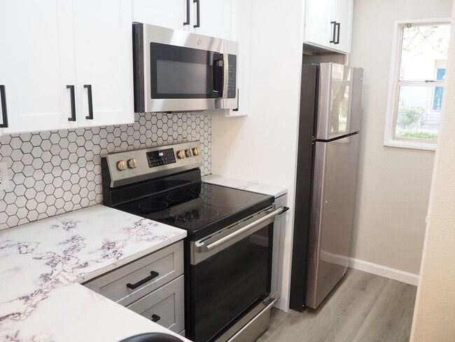 Building Photo - 962 S Weatherred Dr