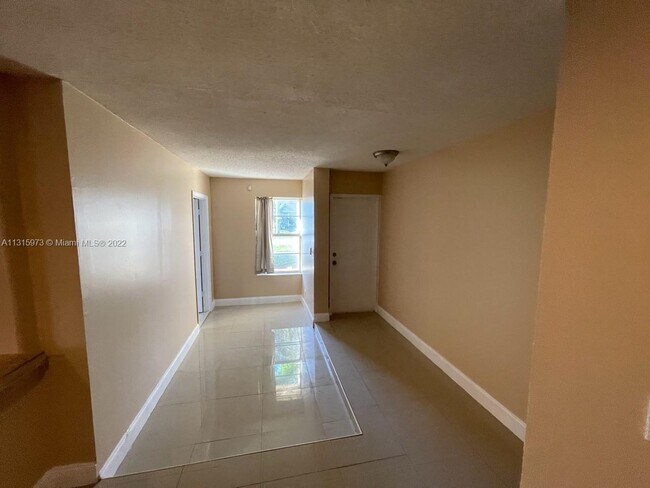 Foto del edificio - 7931 SW 8th Ct