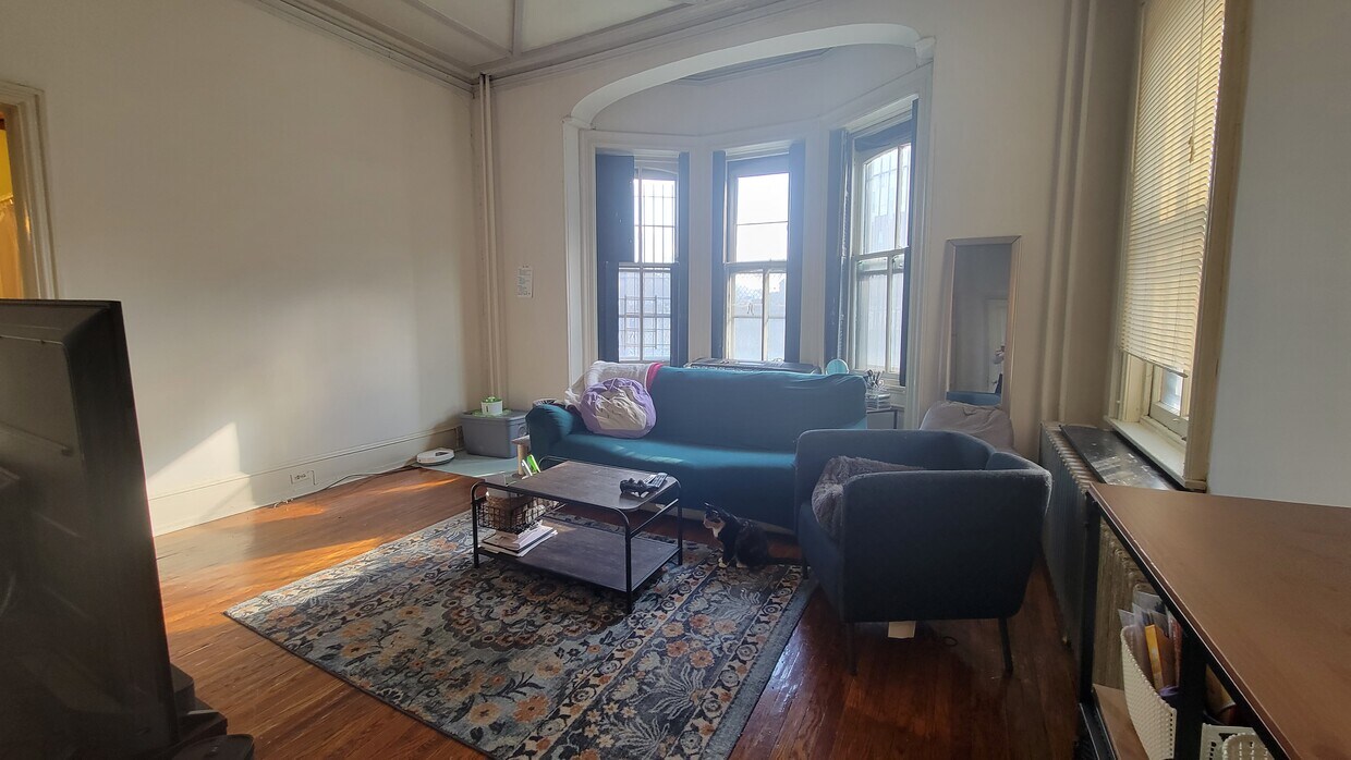 Living room - 110 N 34th St