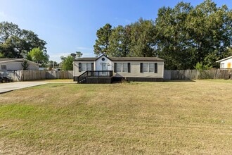 Building Photo - 182 Carmen Blvd Building Photo - 182 Carmen Blvd