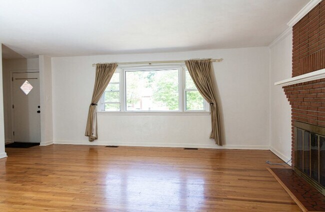 Foto del edificio - 323 Shoreline Dr