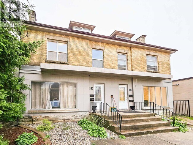 Photo du bâtiment - 857 Dundas St