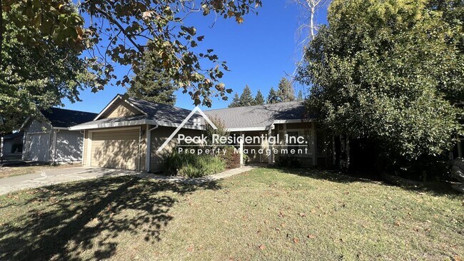 Building Photo - Spacious South Natomas 2bd/2ba House with ...