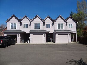 Building Photo - 102-106 Rice Ln