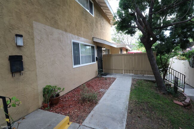Building Photo - 2 br, 1.5 bath Condo - 3284 Caminito Quixote