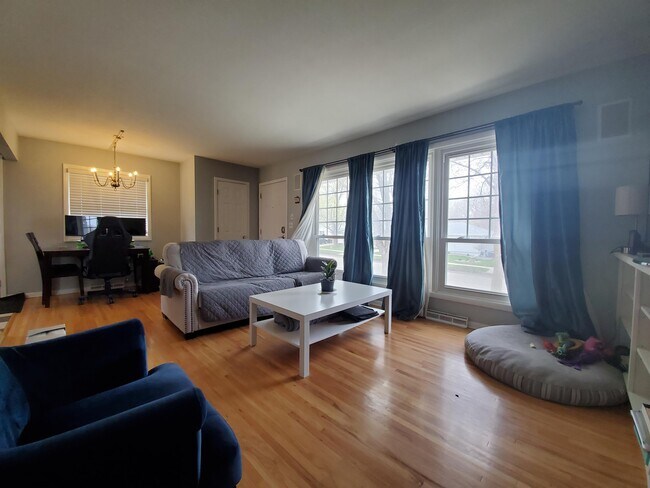 Foto del edificio - 2426 23rd Ave NW