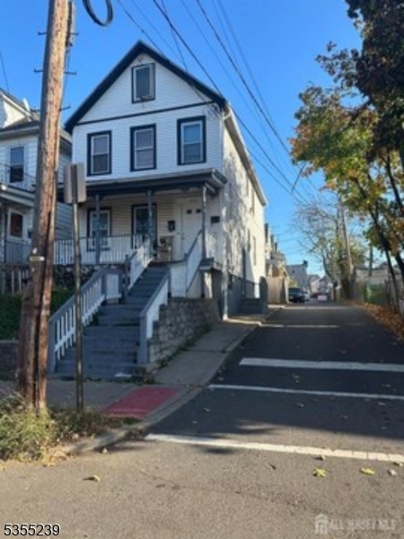 Building Photo - 330 Somerset St