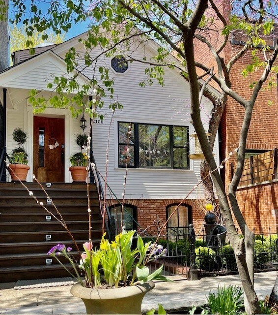 Primary Photo - 2106 N Hudson Ave