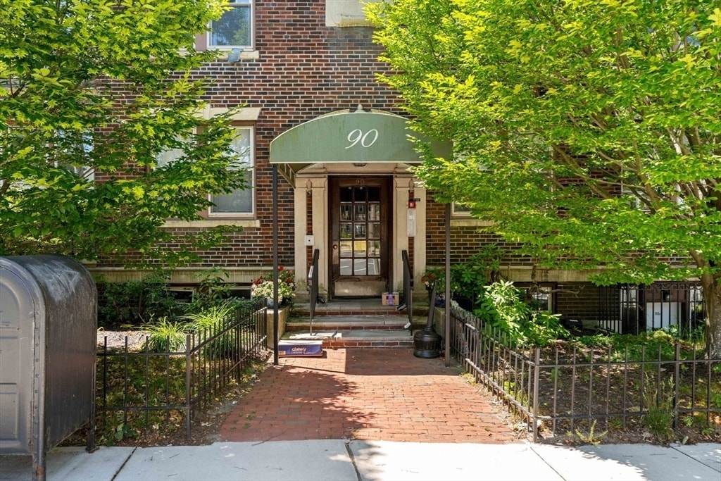 Primary Photo - 90 Bynner St