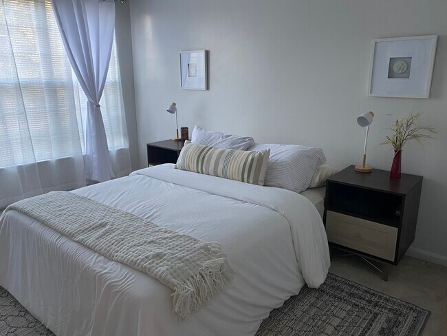 Master bedroom - 11216 Heron Plz