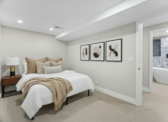 Foto del edificio - 2850 W Henderson St