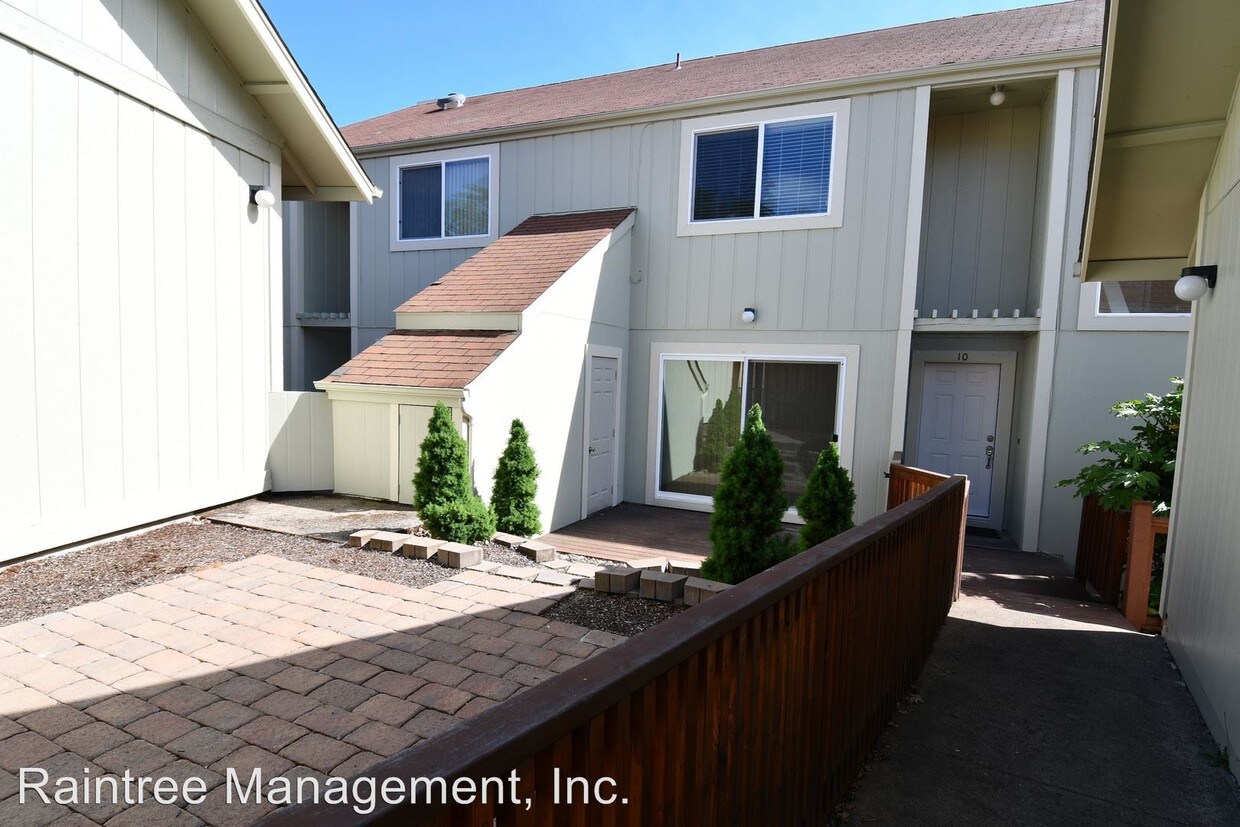 10 NE Spyglass Loop, Roseburg, OR 97470 House Rental in Roseburg, OR