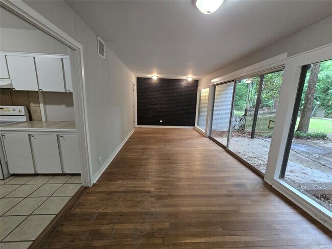 Foto del edificio - 3733 Wesley Dr