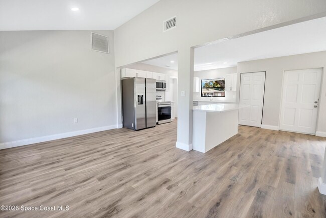 Building Photo - 644 Nida Dr