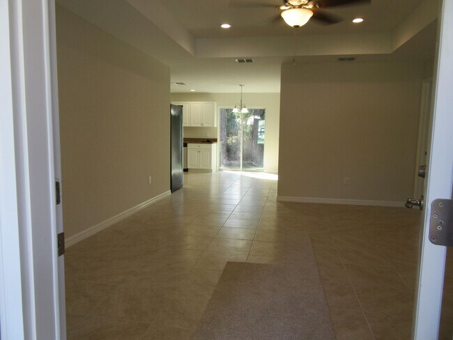 Building Photo - Beautiful home in Silver Springs