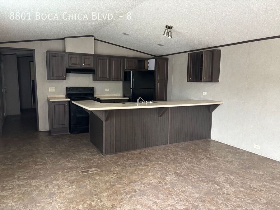Foto del edificio - 8801 Boca Chica Blvd