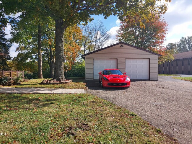 Building Photo - 1706 8 Mile Rd