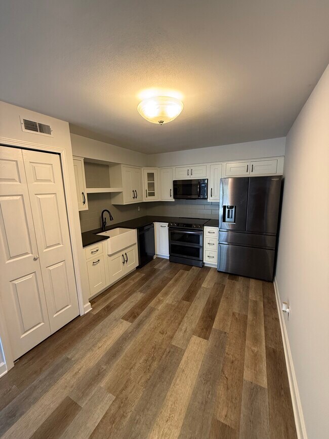 Kitchen - 645 S Kirkwood Rd