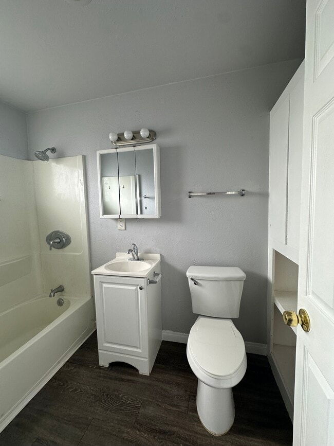 Foto del edificio - Vista Hermosa Apartments - All Utilities Incl