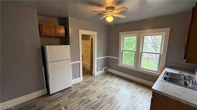 Foto del edificio - 1187 Addison Rd