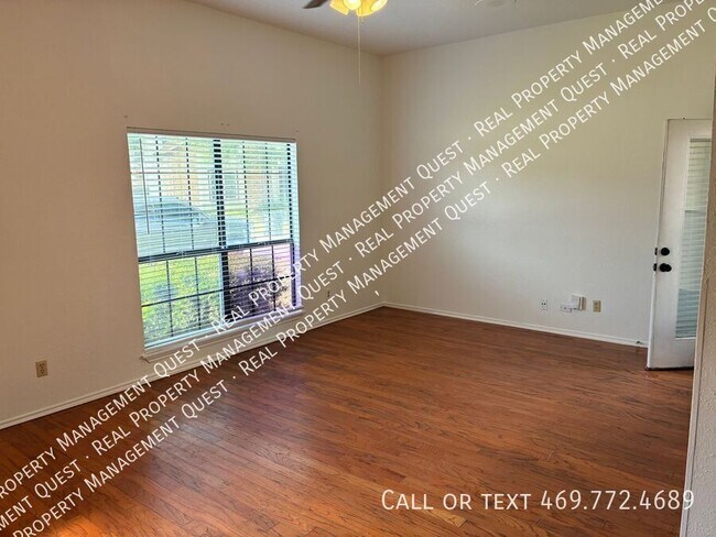 Foto del edificio - 2402 Sunflower Dr