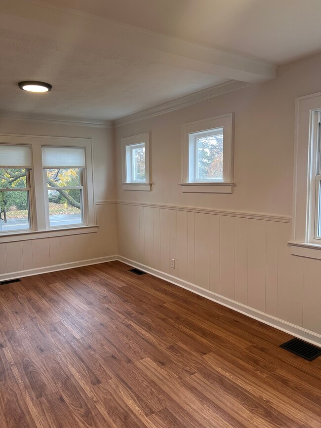 Building Photo - 905 Klem Rd