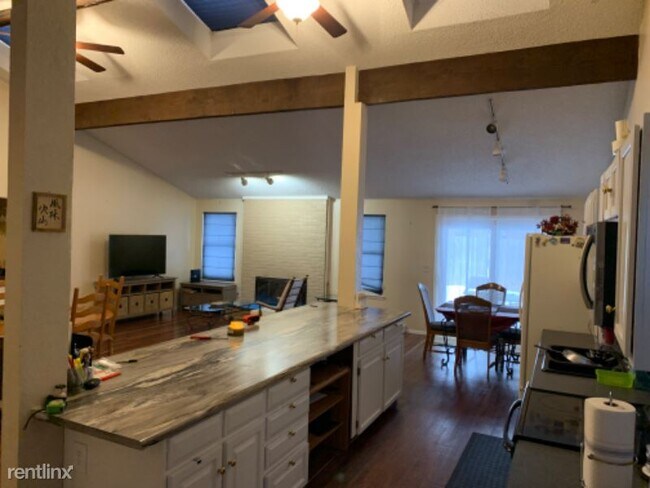 Building Photo - 4 br, 3 bath House - 4362 , Atchison Cir