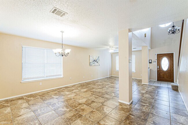 Building Photo - 4 br, 2.5 bath House - 17506 Klamath Falls Dr
