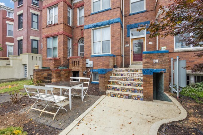 Building Photo - 30 R St NE