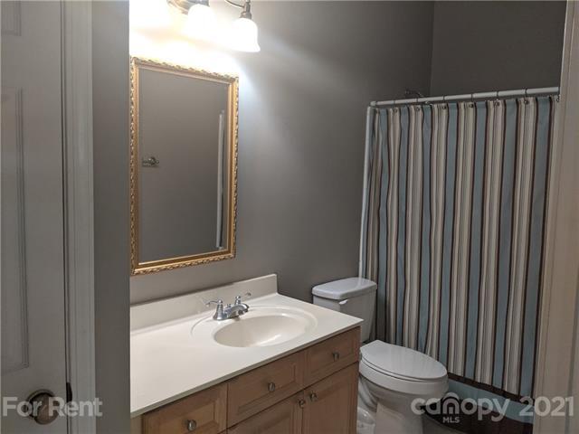 Building Photo - 915 Northeast Dr