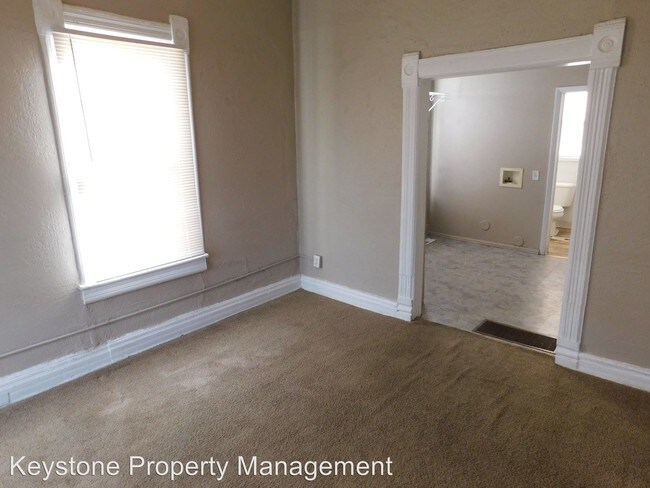 Building Photo - 3 br, 1 bath House - 1018 E. Ash Street