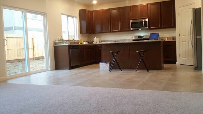 Foto del edificio - 4569 Golden Alder St