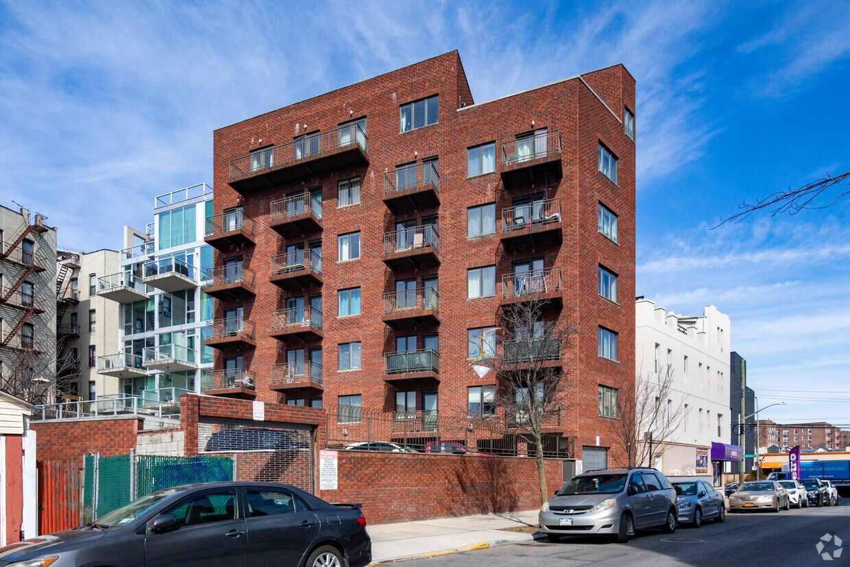 Primary Photo - Neptune Tower