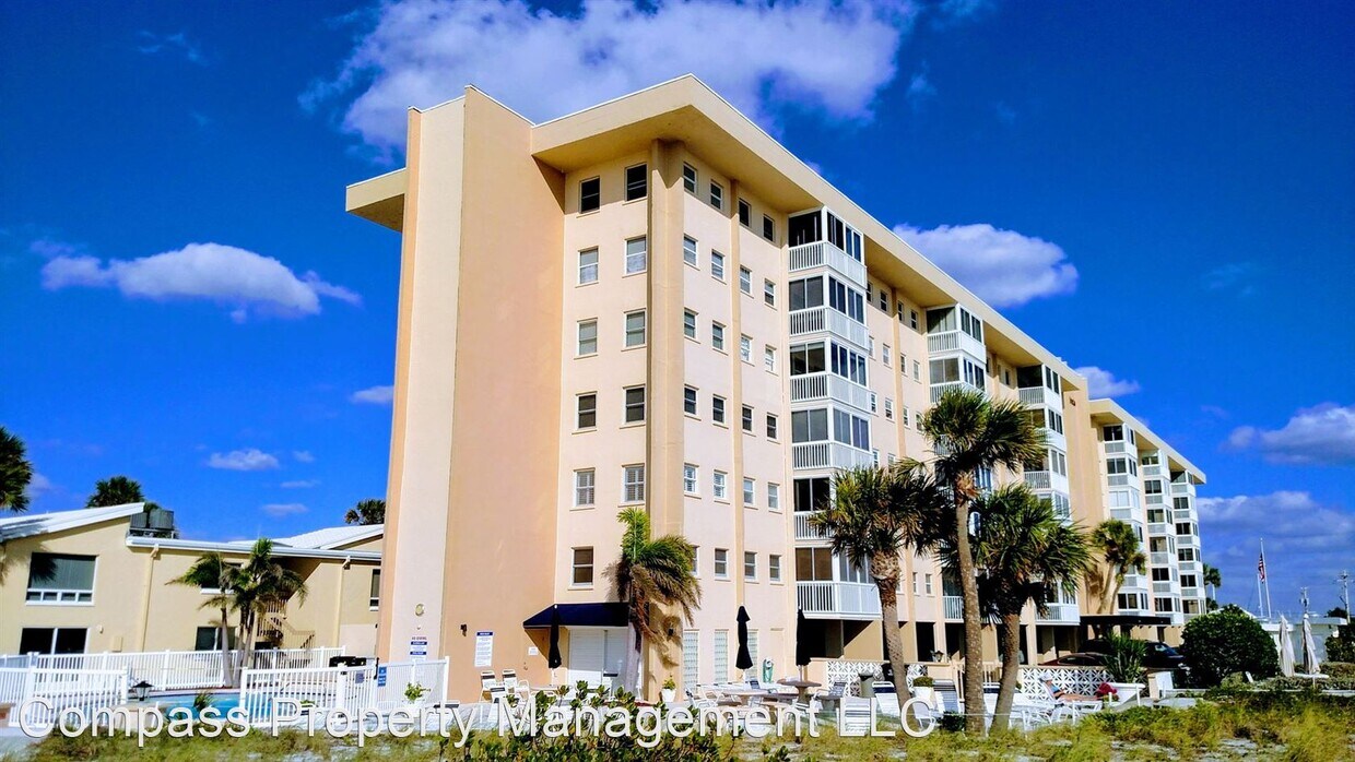 Foto principal - 2 br, 2 bath House - 1255 Tarpon Center Dr...