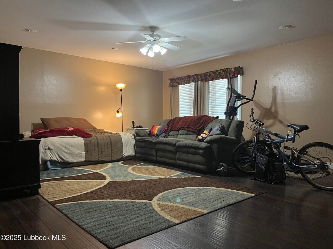 Foto principal - 2417 33rd St