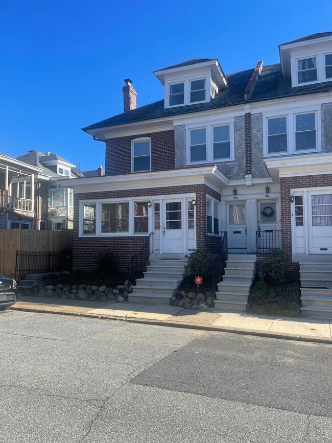 Building Photo - 2 Bedroom in the Triangle