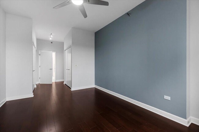 Building Photo - 2 bedroom in Chicago IL 60605