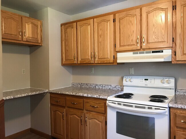Building Photo - Cute & Inviting Country Home For Rent