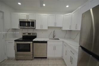 Building Photo - 7440 Miami Lakes Dr