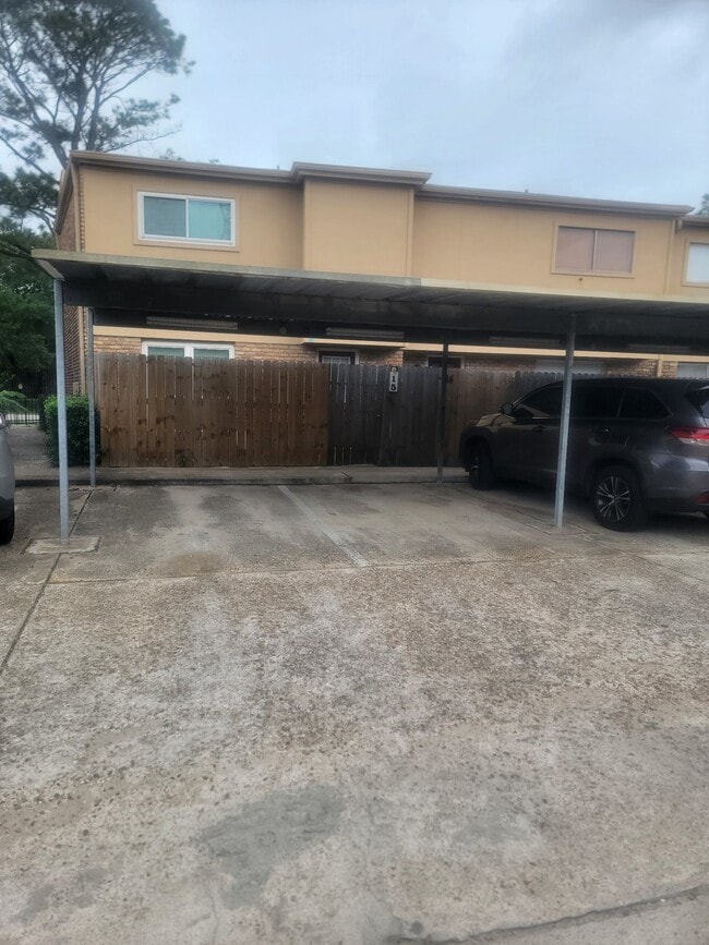 Building Photo - 3303 W Greenridge Dr